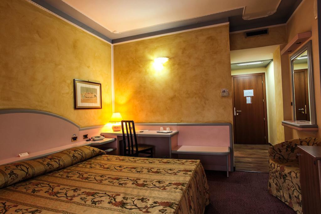 Hotel Grazia Deledda Sassari Pokoj fotografie