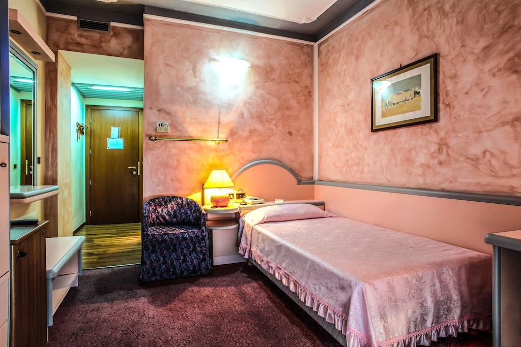 Hotel Grazia Deledda Sassari Pokoj fotografie